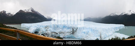 Argentinien: Blick auf den Perito-Moreno-Gletscher im Nationalpark Los Glaciares Stockfoto