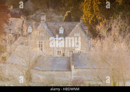 Traditionelle Cotswold Häuser im Dorf Naunton. Stockfoto