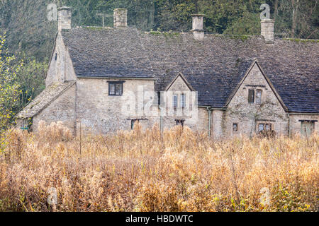 Traditionellen Cotswolds Häuser am Arlington Row im Dorf Bibury. Stockfoto