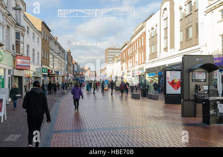 Shopper im Park Street, Walsall Stadtzentrum Stockfoto