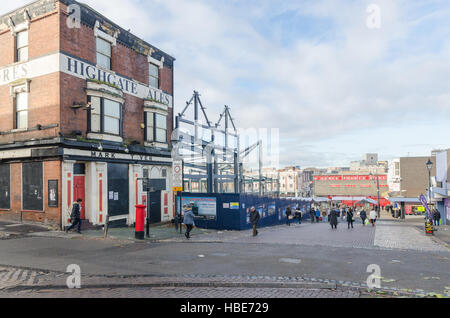 Metallgerüst montiert für eine neue Entwicklung in der High Street, Walsall Stadtzentrum Stockfoto