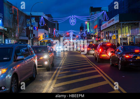 Weihnachts-shopping im Zentrum im Stadtteil Melrose in der Bronx in New York Samstag, 3. Dezember 2016. (© Richard B. Levine) Stockfoto