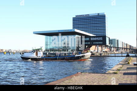 Concert Hall Muziekgebouw Aan ' t IJ (klassische Musik) & Bimhuis (Jazz) am Fluss IJ, Amsterdam, Niederlande - Mövenpick Hotel Stockfoto