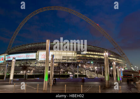 Europa, Großbritannien, England, London, Wembley-Stadion Bogen Dämmerung Stockfoto