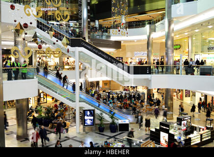 WestQuay Shopping Centre in Southampton an einer belebten Dezember Nachmittag Stockfoto