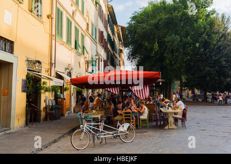 Bar auf der Piazza Santo Spirito in Florenz, Italien Stockfoto