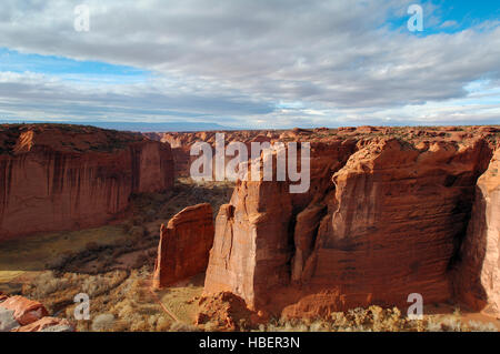 Canyon de Chelly und Canyon del Muerto Kreuzung von Sliding House Overlook, Canyon de Chelly National Monument, Navajo Nation, Chinle, Arizona Stockfoto