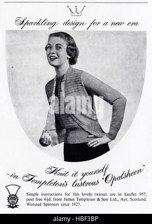 1950 Werbung Werbung von original alten Vintage 50s englische Magazin datiert 1953 Werbung für Stricken Sie sich in Opalsheen wolle von James Templeton von Ayr Schottland kammgarn Spinnereien Stockfoto