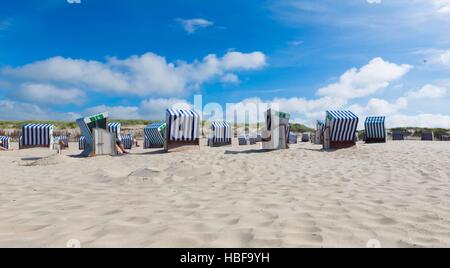 Strandkörbe auf Insel Norderney, Deutschland Stockfoto