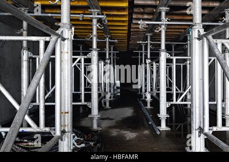 Gerüste im offenen Tunnelbau Stockfoto