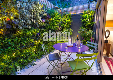 Kleine und gemütliche Garten in Kensington, London Stockfoto