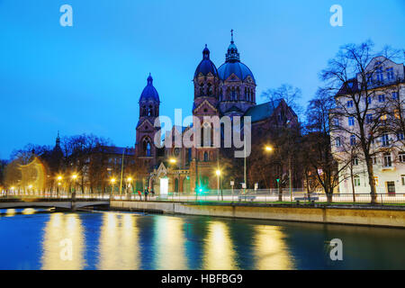 St. Luke Church (Lukaskirche) in München bei Sonnenaufgang Stockfoto