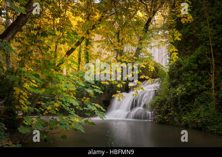 Schönen Wasserfall namens 'Bano de Diana' in Monasterio de Piedra, Zaragoza, Spanien Stockfoto