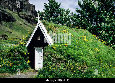 Historische Nupsstadakirkja, Turf Kirche in Fljotshverfi, in island, Sommer, Europa, Bild ,Bilder, Nordic Torf Häuser Sommer, Rasen Dach Gemeinde kirkja, Stockfoto