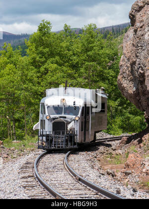 Im Galopp Goose #5 auf Cumbres & Toltec Scenic Railroad Tracks zwischen Chama, New Mexico und Colorado Antonito. Stockfoto