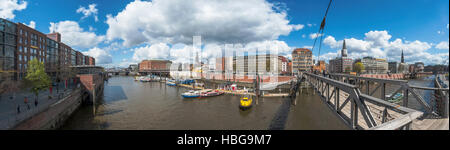 Boote im Hafen, Speicherstadt, Hamburg, Deutschland Stockfoto