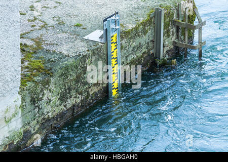 Wasserstandsanzeiger im Ruhrgebiet Stockfoto
