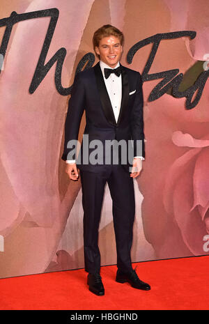 Jordan Barrett Teilnahme an The Fashion Awards 2016 in der Royal Albert Hall, London. PRESSEVERBAND Foto. Bild Datum: Montag, 5. Dezember 2016. Bildnachweis sollte lauten: Matt Crossick/PA Wire. Stockfoto