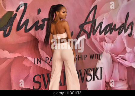 Jourdan Dunn Teilnahme an The Fashion Awards 2016 in der Royal Albert Hall, London. PRESSEVERBAND Foto. Bild Datum: Montag, 5. Dezember 2016. Bildnachweis sollte lauten: Matt Crossick/PA Wire. Stockfoto