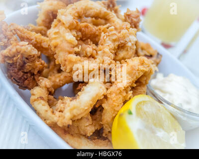 Tief gebratener Tintenfisch Stockfoto