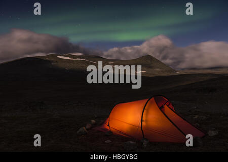 Zelt mit Northern Lights, Lappland, Schweden Stockfoto