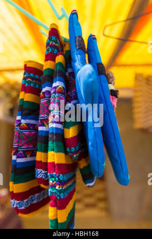 Farbige Handschuhe aus Bolivien ethnischen Markt Stockfoto