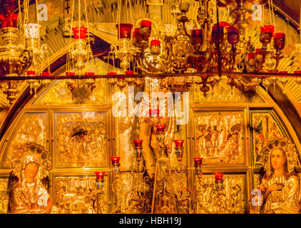 Alten Altarbild Golgotha Kreuzigung Website Kirche des Heiligen Grabes Jerusalem Israel.  Kirche erweitert in 1114 bis 1170 n. Chr. Stockfoto