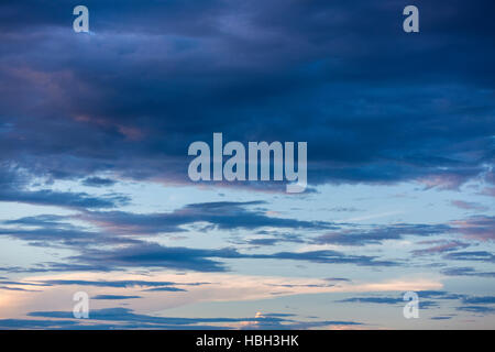 Licht und Sonnenuntergang in den Wolken über Bolivien Stockfoto