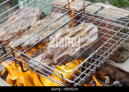 Gegrilltes Schweinefleisch Steaks auf dem grill Stockfoto