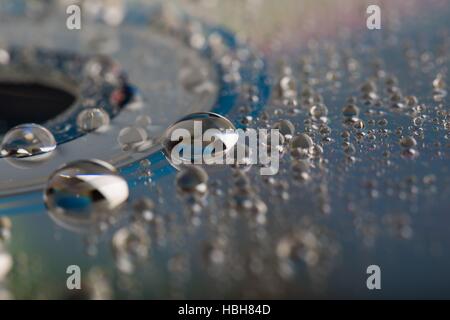 Wassertropfen auf CD Stockfoto