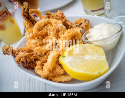 Tief gebratener Tintenfisch Stockfoto