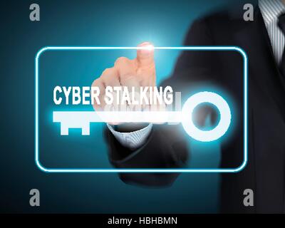 männliche Hand drücken Cyber-stalking-Taste über blaue abstrakte Hintergrund Stock Vektor