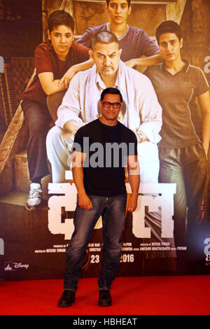 Aamir Khan indischen Bollywood Hindi Film Schauspieler während der Poster Start der film Dangal in Mumbai, Indien Stockfoto