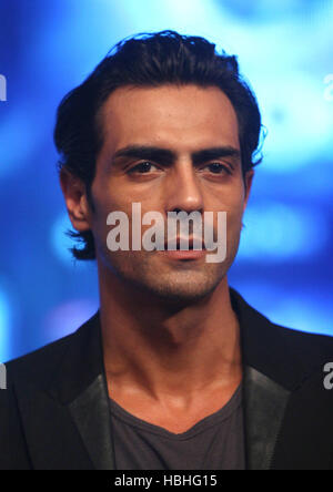 Arjun Rampal, indisches Bollywood-Filmschauspielerporträt auf einer Pressekonferenz für seinen neuesten Film Ra.One in Film City in Mumbai Indien Stockfoto