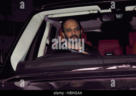 Rohit Shetty, indischer Bollywood-Filmproduzent und Regisseur, trifft für Shah Rukh Khan Party in seinem Botungalow Manlat in Mumbai Indien ein Stockfoto