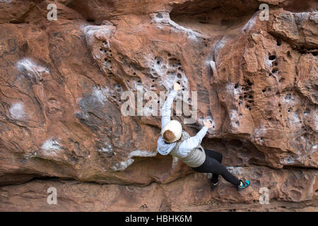 Klettern im Wald von Albarracin in Spanien Stockfoto