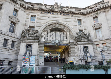 Eingang zum Bahnhof Waterloo, Waterloo, London Borough of Lambeth, Greater London, England, Vereinigtes Königreich Stockfoto