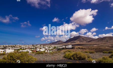 Vulkan Pico de Redondo und Playa Blanca Stockfoto