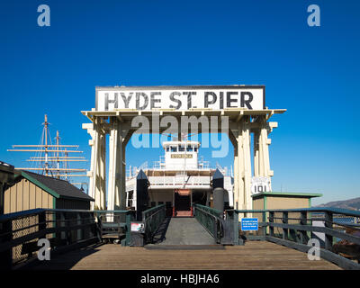 Die Eureka, ein 1890 Fähre am Hyde Street Pier in San Francisco Maritime National Historical Park in San Francisco. Stockfoto