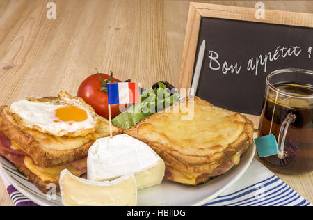 Französisches Gericht mit Nachricht an Tafel Stockfoto