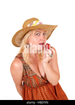 Frau Erdbeere essen. Stockfoto