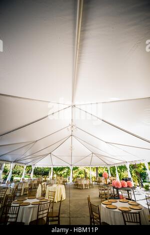 Hochzeit Einrichtungsdetails im Garten Veranstaltungsort Stockfoto