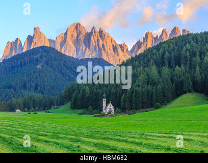 Alpin, Alpen, Hintergrund, schön, Kirche, Dolomit, Dolomit, berühmt, Italien, Stockfoto