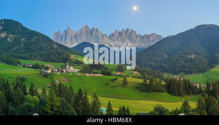 Alpin, Alpen, Hintergrund, schön, Kirche, Dolomit, Dolomit, berühmt, Italien, Stockfoto