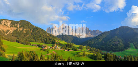 Alpin, Alpen, Hintergrund, schön, Kirche, Dolomit, Dolomit, berühmt, Italien, Stockfoto