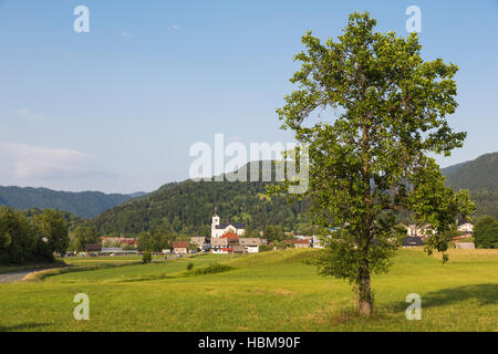 Bohinjska Bistrica, obere Krain, Slowenien. Im Zentrum der Stadt, die barocke Pfarrkirche Kirche des Heiligen Nikolaus. Stockfoto