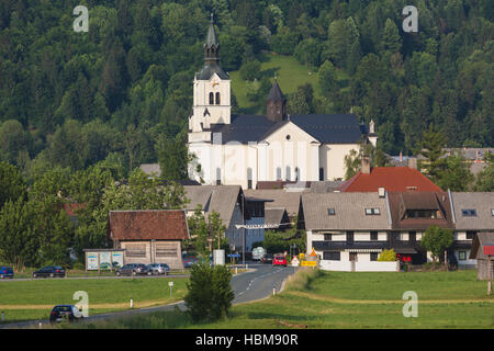 Bohinjska Bistrica, obere Krain, Slowenien. Im Zentrum der Stadt, die barocke Pfarrkirche Kirche des Heiligen Nikolaus. Stockfoto