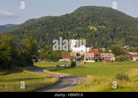 Bohinjska Bistrica, obere Krain, Slowenien. Im Zentrum der Stadt, die barocke Pfarrkirche Kirche des Heiligen Nikolaus. Stockfoto