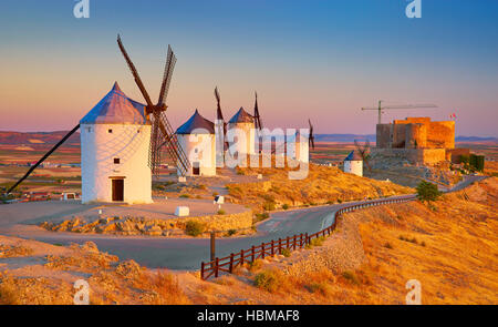 Windmühlen in Consuegra, Spanien Stockfoto