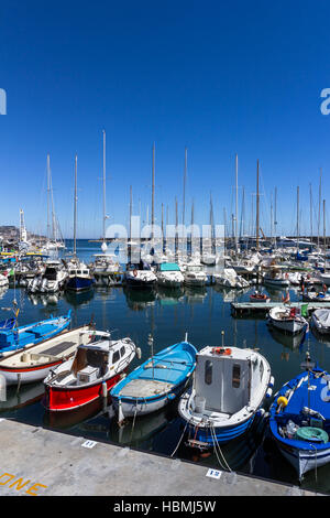 Kleine Boote im Hafen Stockfoto